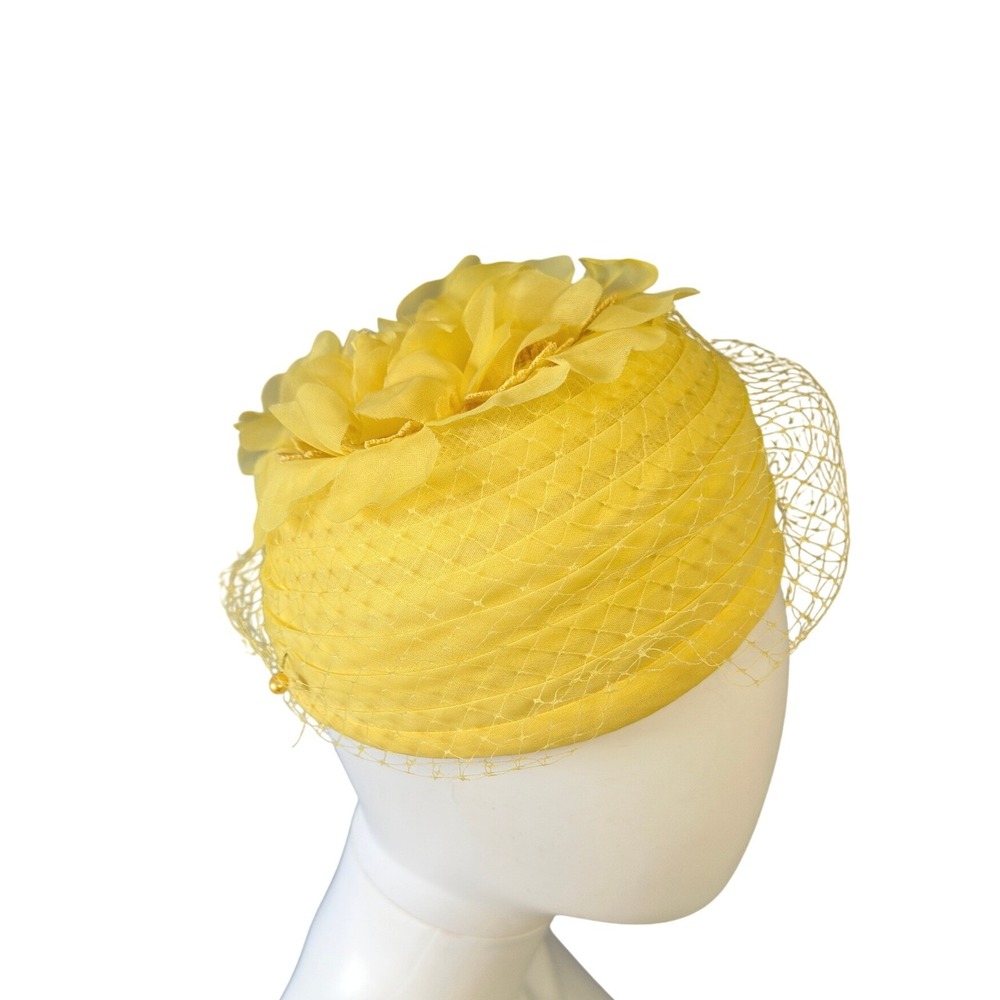 Vintage 60s Yellow Pillbox Hat with Floral Daisy Lace & Veil Fascinator JS